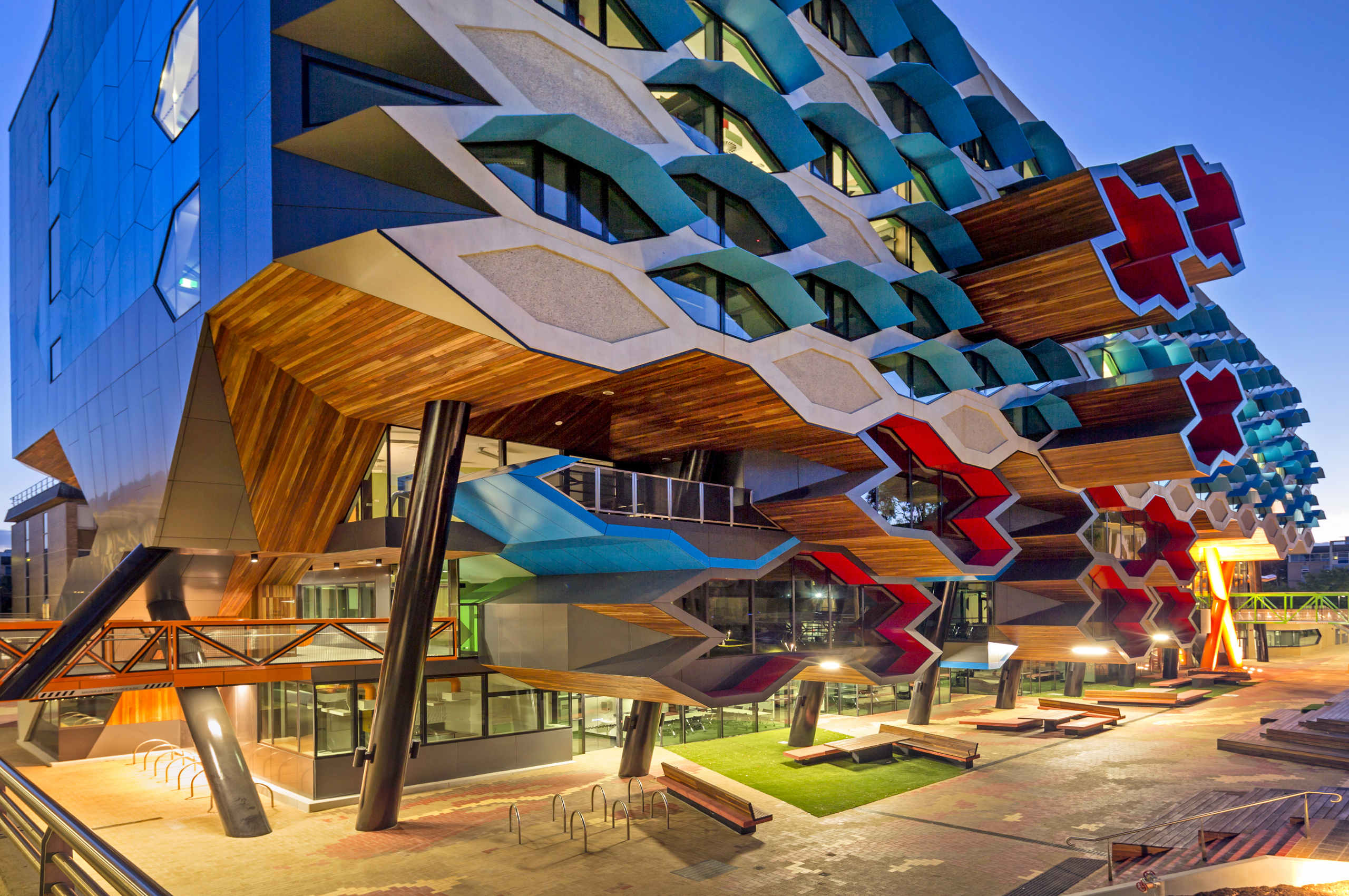 La Trobe University 2026 Admissions Guide | Deadlines, Health Programs & Application Support
