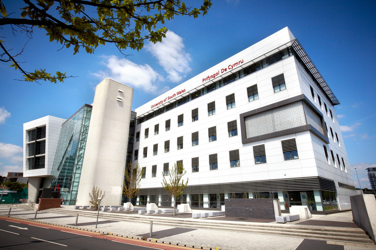 Up to £3,000 Early CAS Scholarship